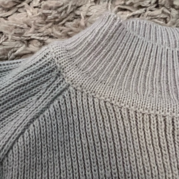 H&M Divided | No shoulder long sleeve top - Picture 2 of 4